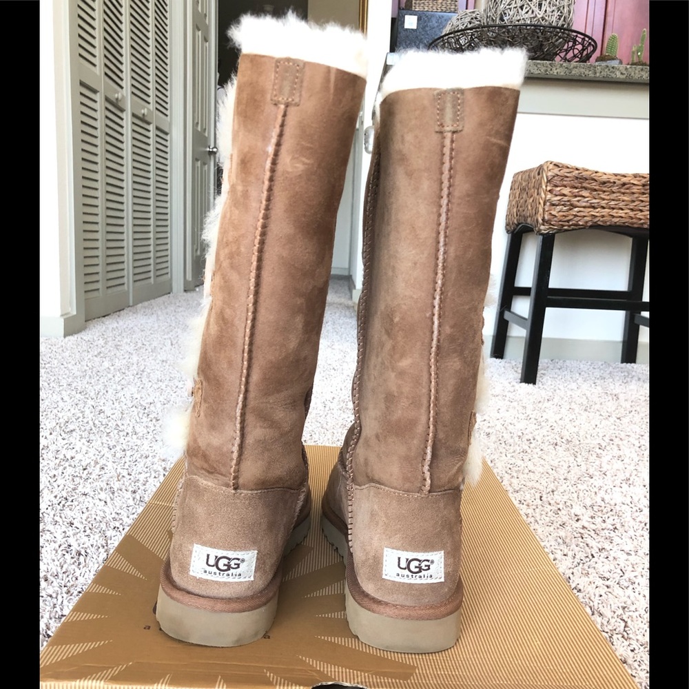 🤩 UGG Bailey Button Triplet Boot 🤩 - Picture 4 of 8
